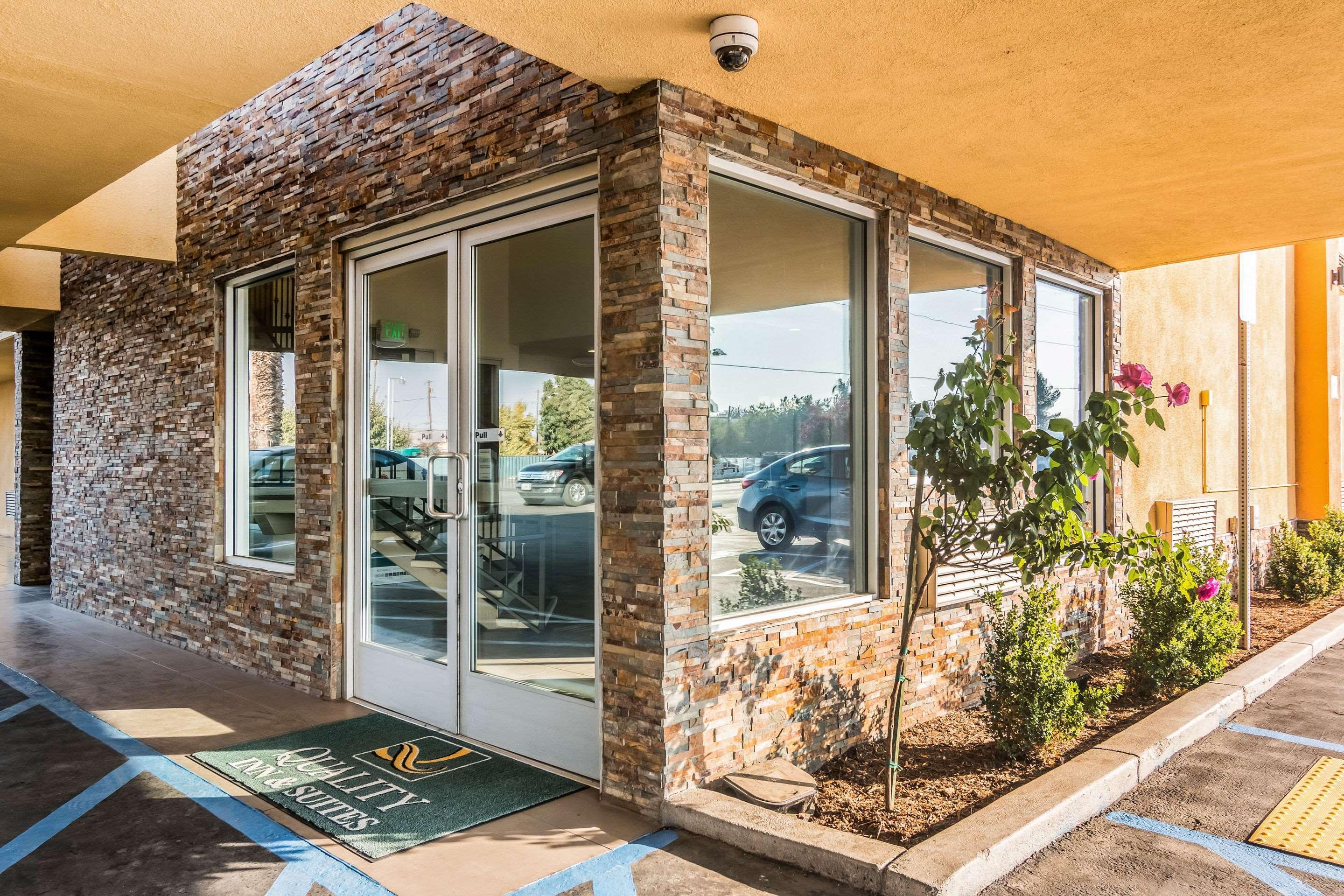 Quality Inn & Suites Near Downtown Bakersfield Exterior photo