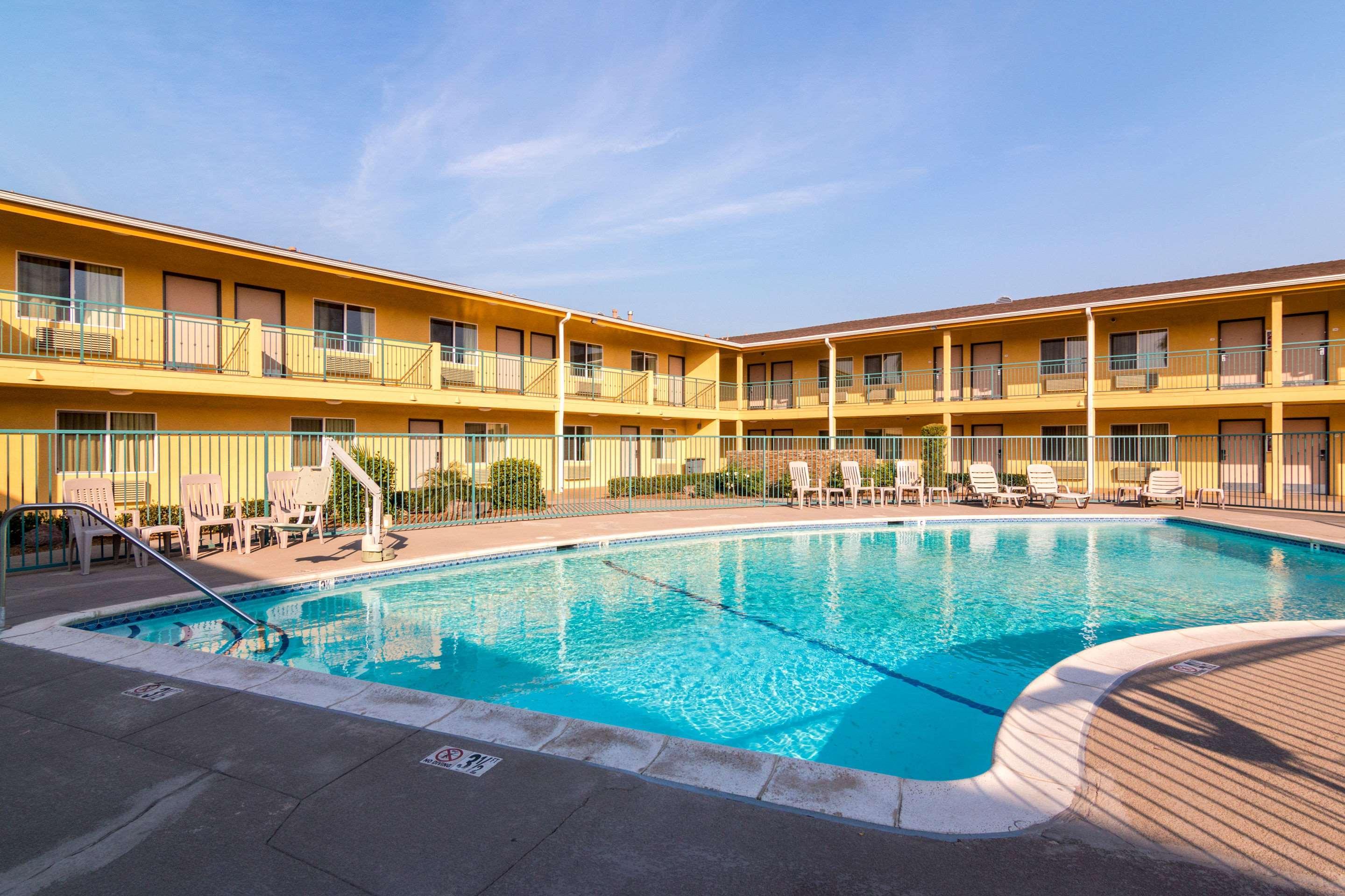 Quality Inn & Suites Near Downtown Bakersfield Exterior photo