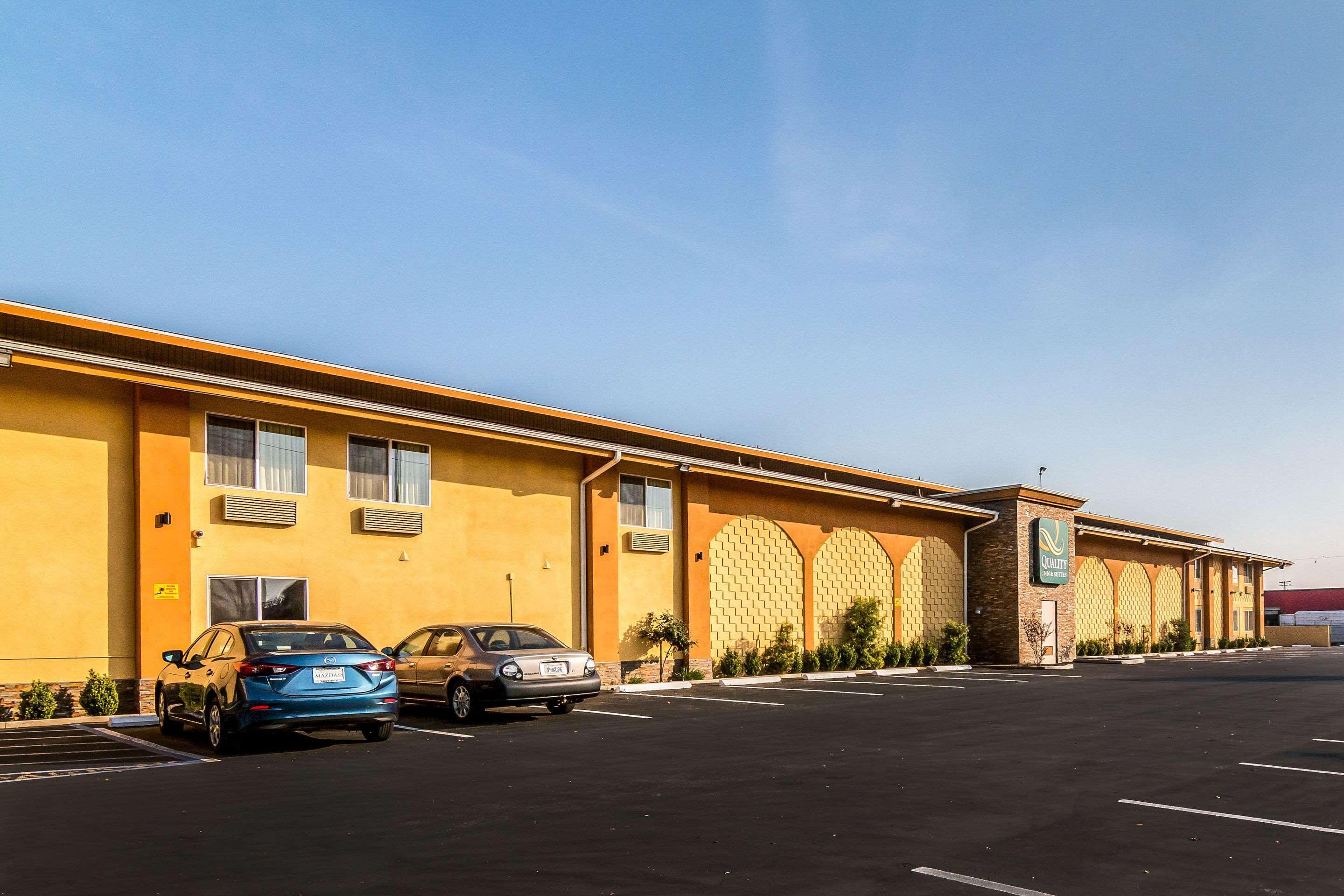 Quality Inn & Suites Near Downtown Bakersfield Exterior photo