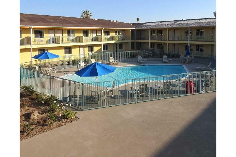 Quality Inn & Suites Near Downtown Bakersfield Exterior photo