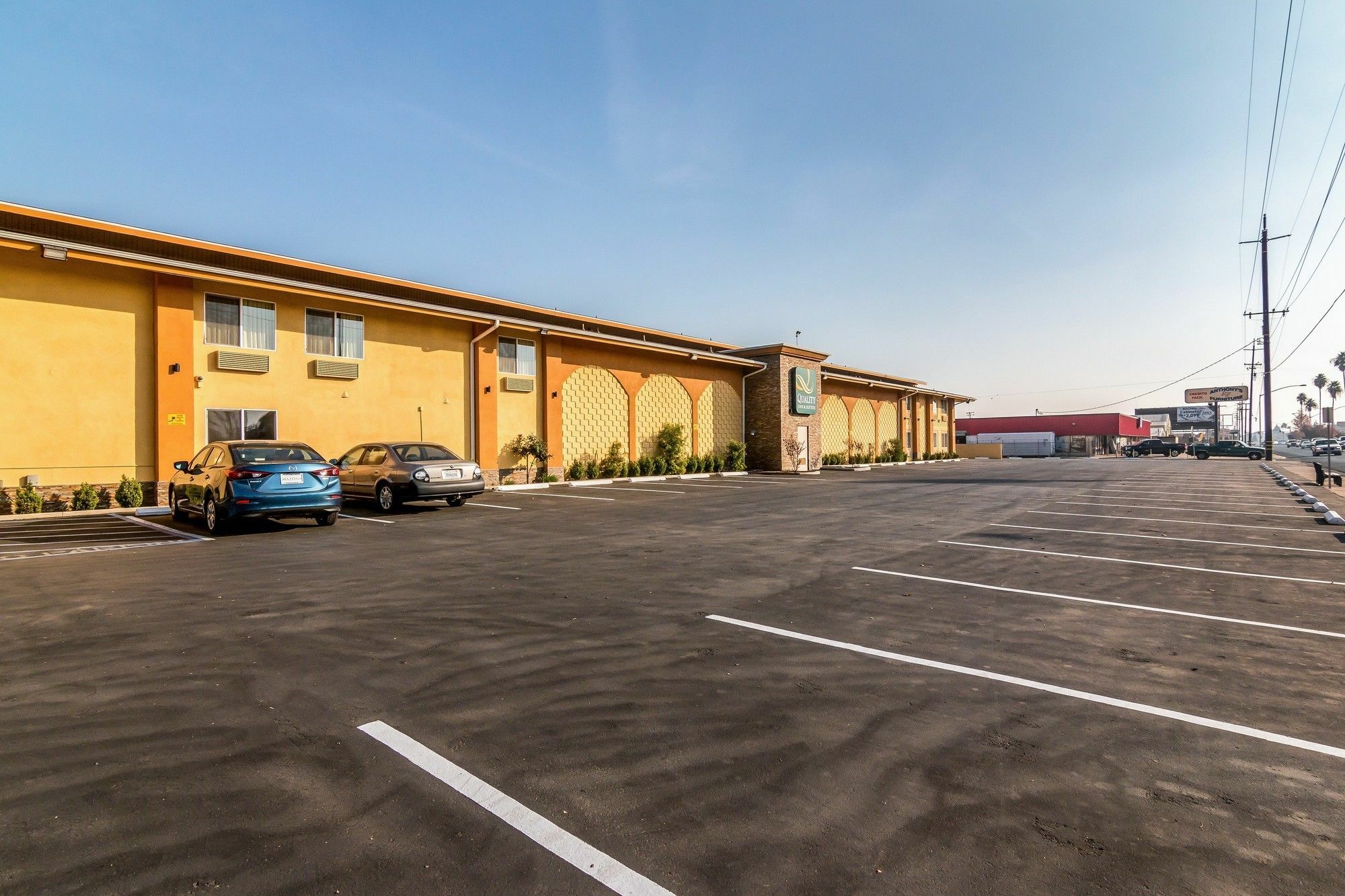 Quality Inn & Suites Near Downtown Bakersfield Exterior photo